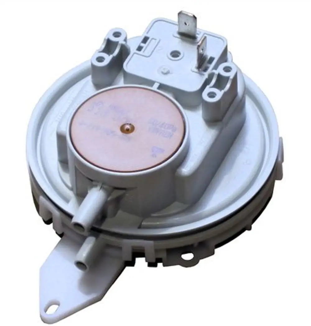 Differenzdruckschalter von Bosch, runde Bauform mit elektrischen Anschlüssen und zwei Schlauchanschlüssen zur Druckmessung in einem technischen Gerät.